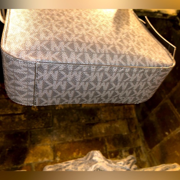 💥Moving to @the_bag_guy💥Micheal Kors - Medium Crossbody Leather Cooper - Picture 15 of 16